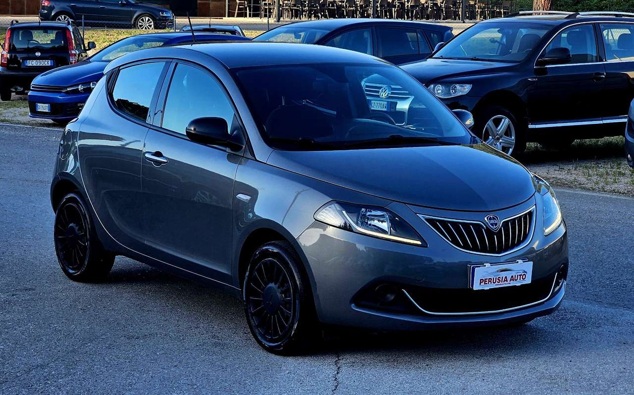 Lancia Ypsilon 1.0 firefly hybrid Gold s&s 70cv