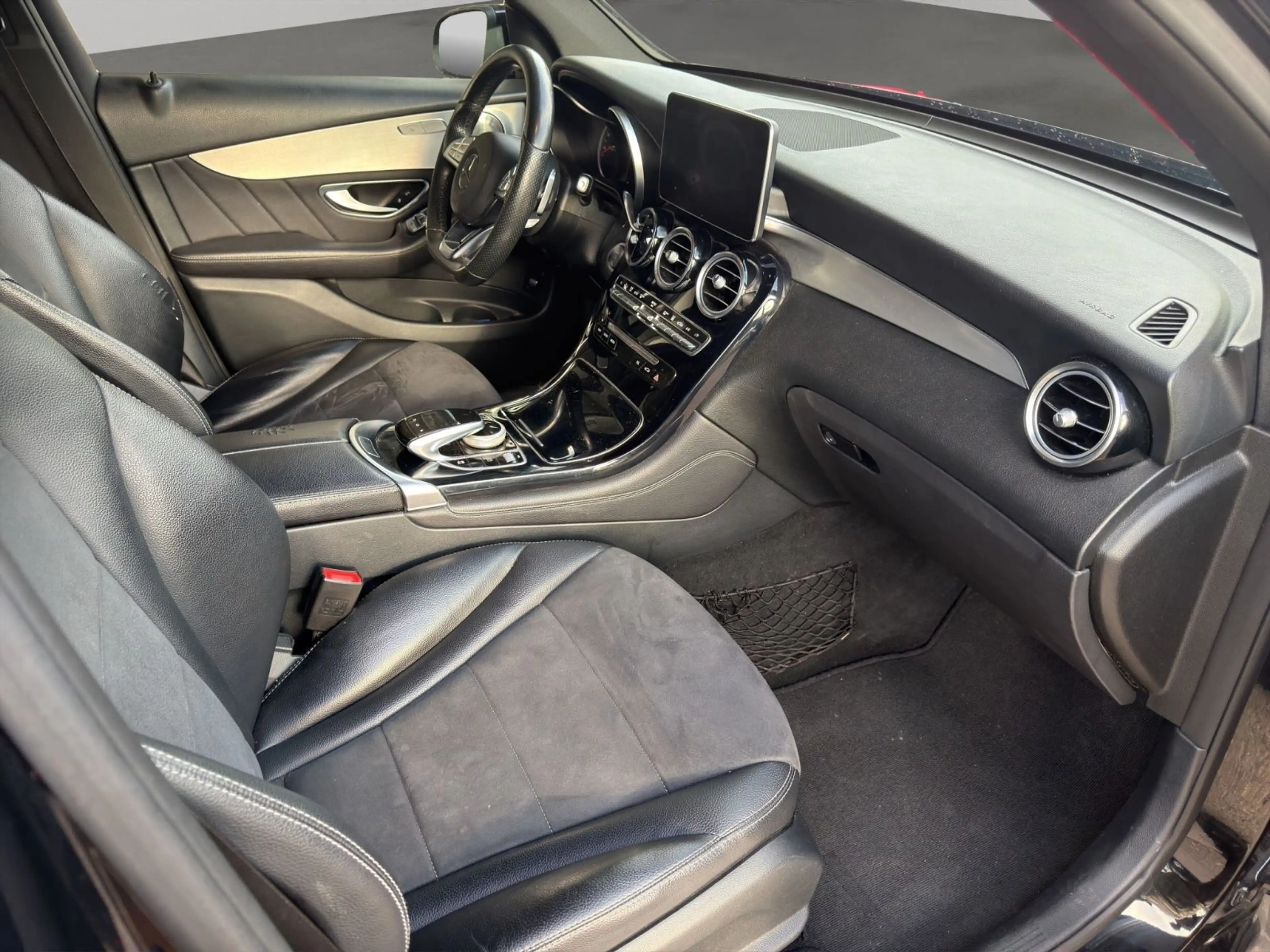 Mercedes-Benz GLC 220 d AMG Line 4Matic 9G-Tronic — photo 12