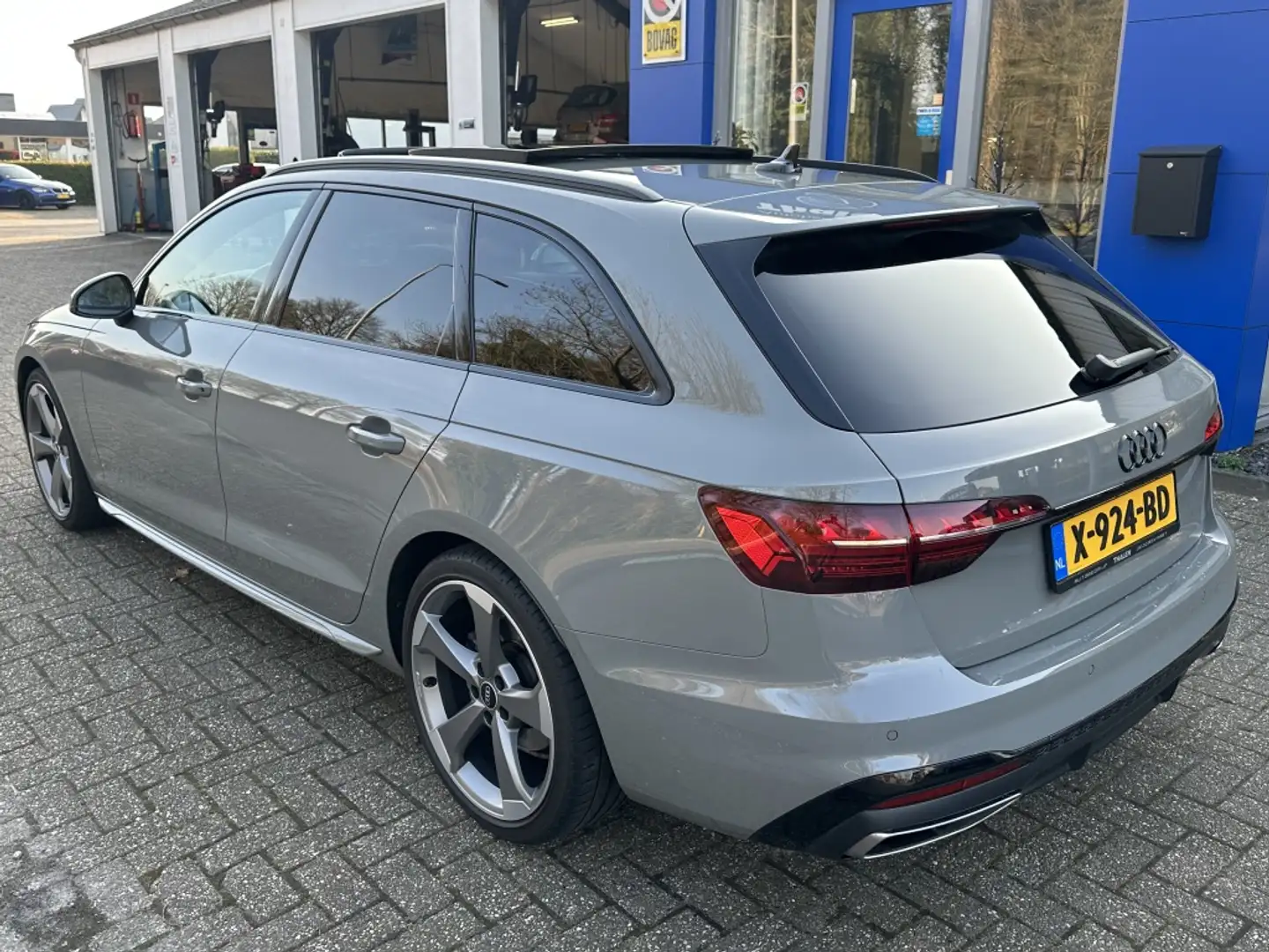 Audi A4 Avant 40 TFSI S edition Grijs - 2