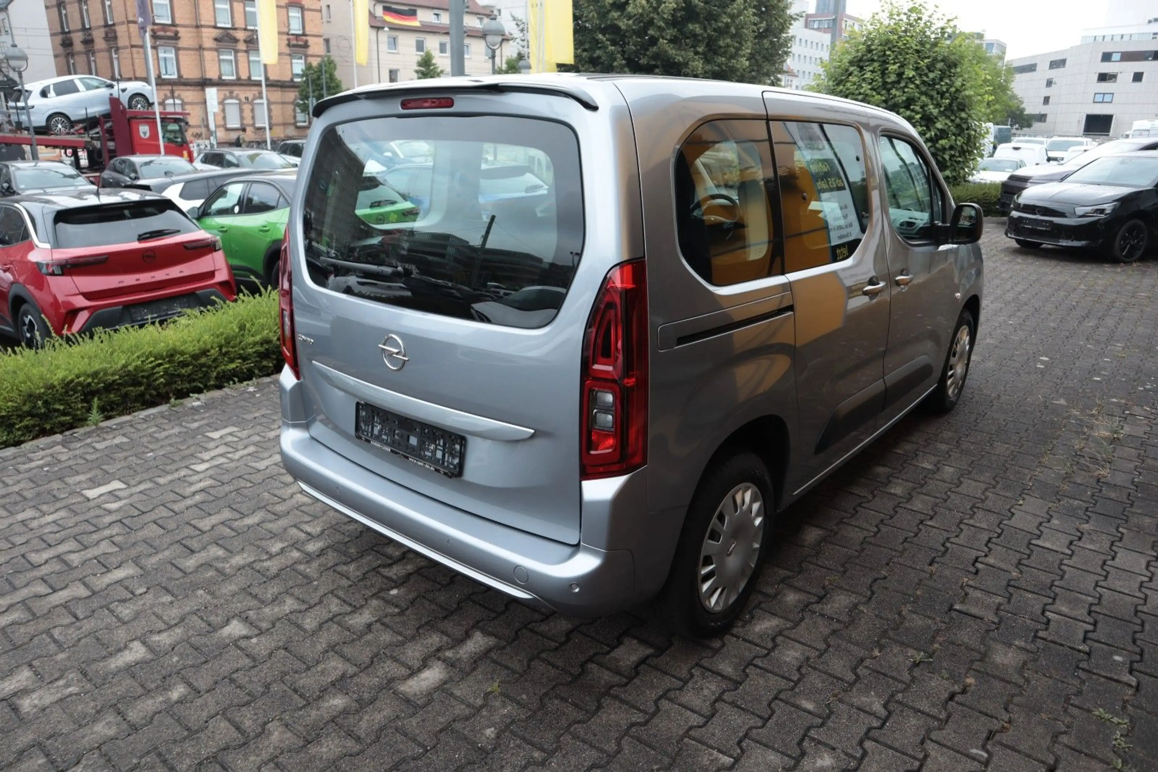Opel Combo Life 1.2T MT6 Edition Navi Sitzhzg Kamera — photo 2