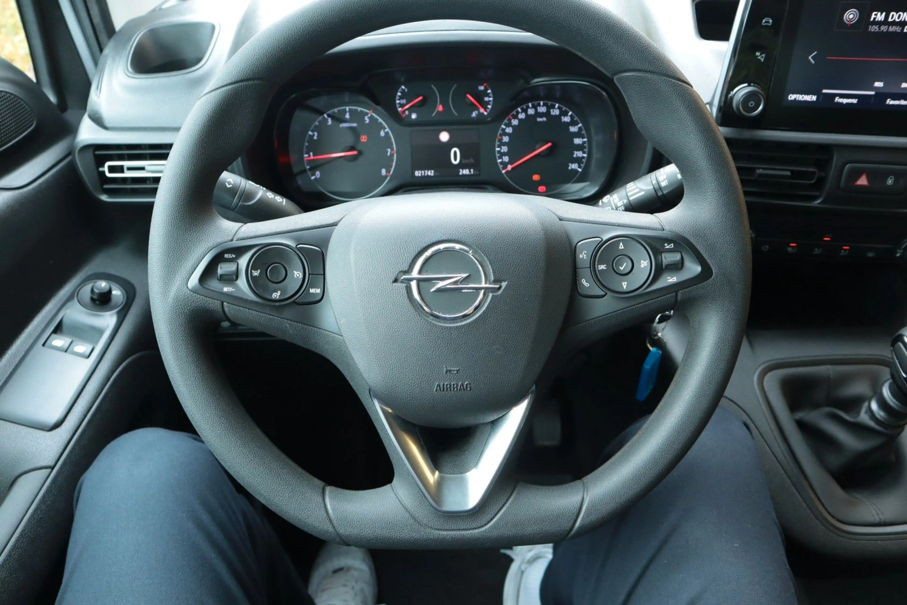 Opel Combo Life 1.2T MT6 Edition Navi Sitzhzg Kamera — photo 9