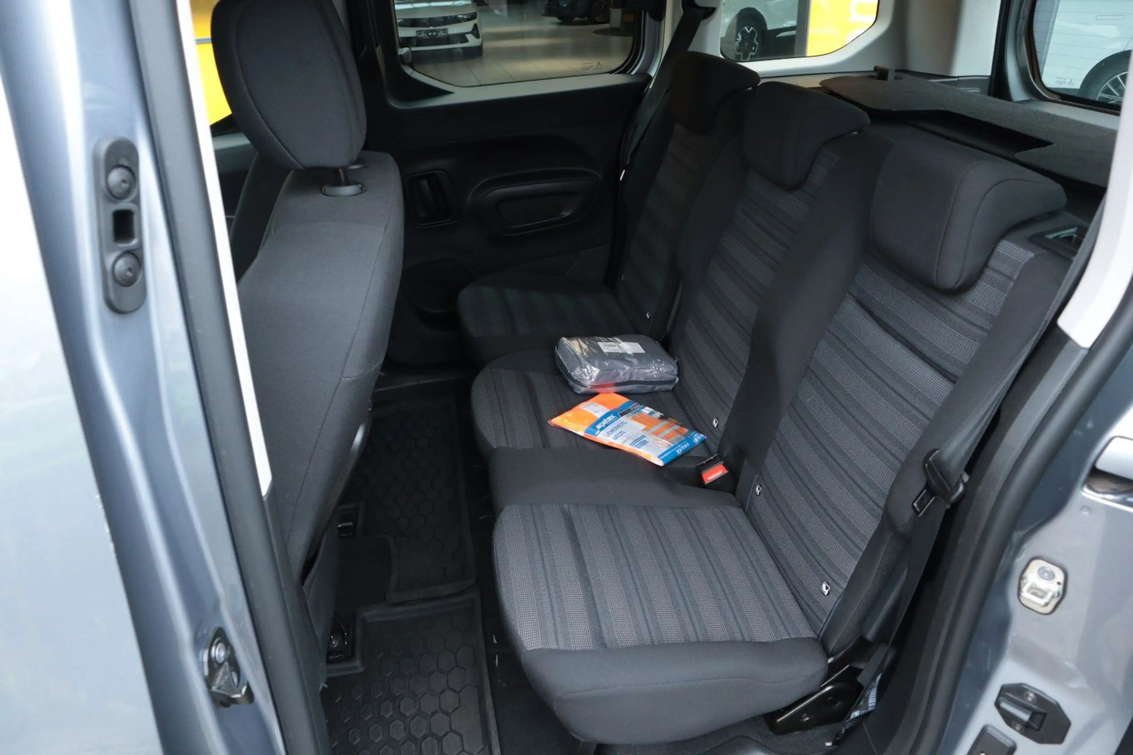 Opel Combo Life 1.2T MT6 Edition Navi Sitzhzg Kamera — photo 7