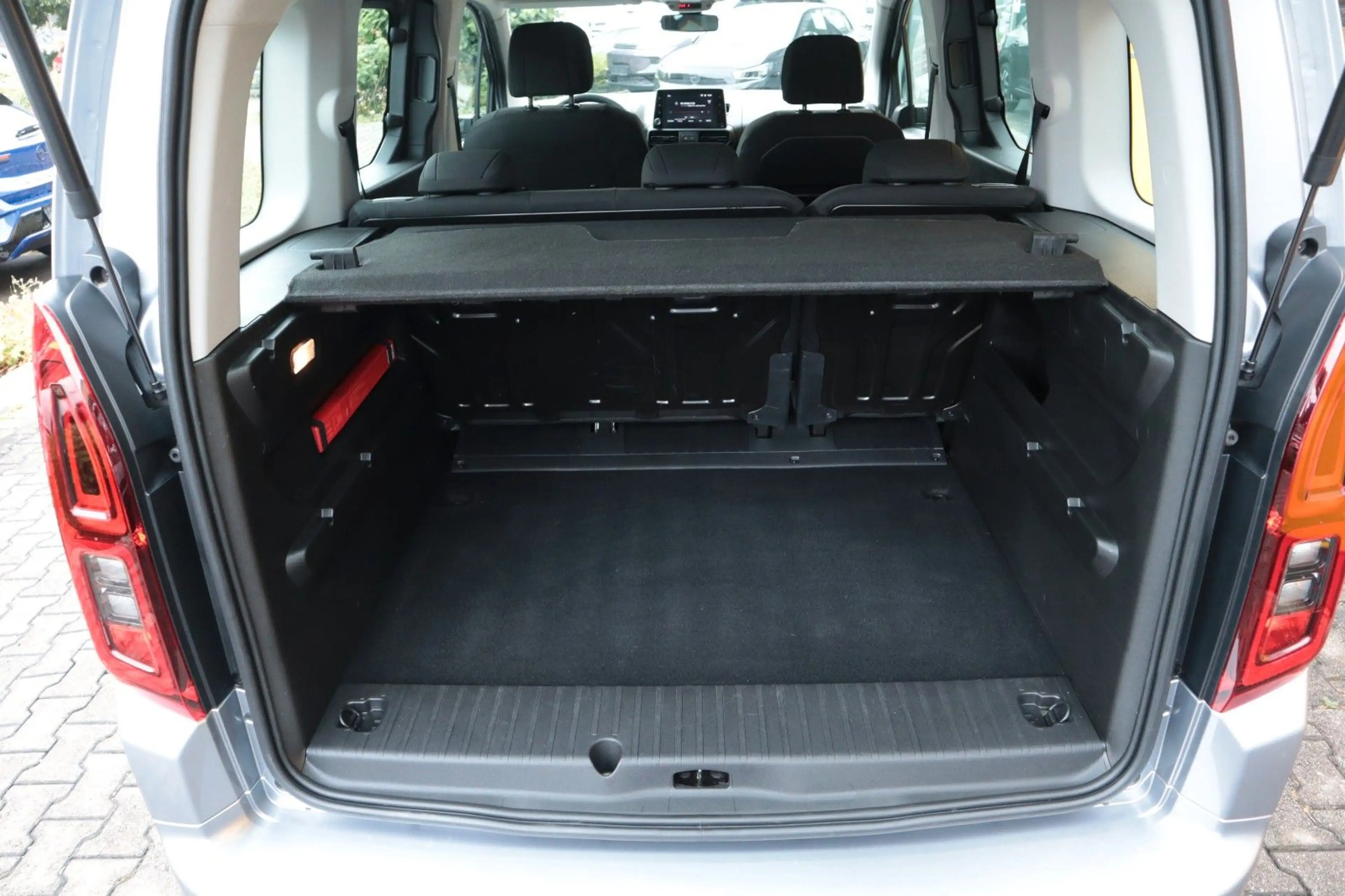 Opel Combo Life 1.2T MT6 Edition Navi Sitzhzg Kamera — photo 3