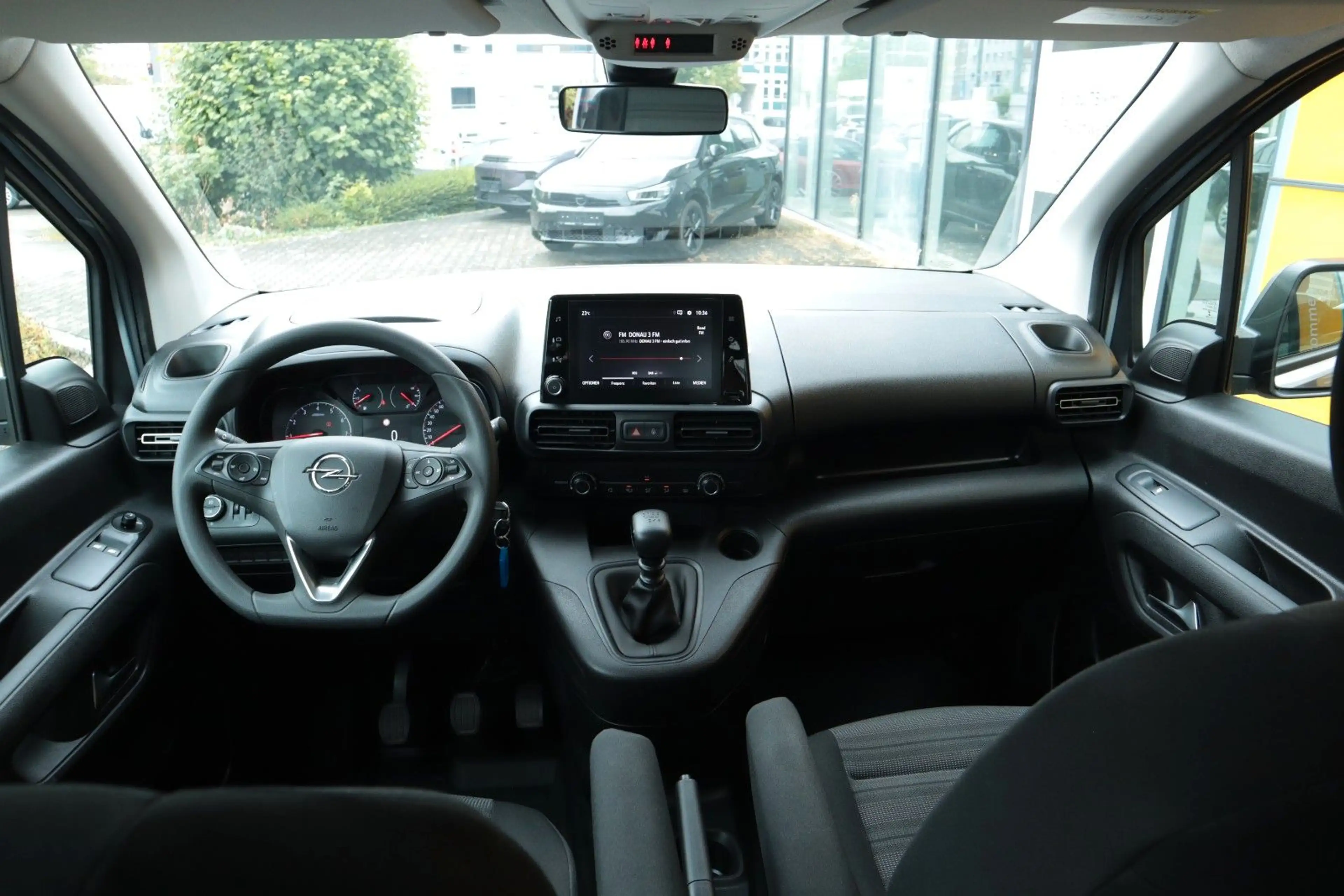 Opel Combo Life 1.2T MT6 Edition Navi Sitzhzg Kamera — photo 8