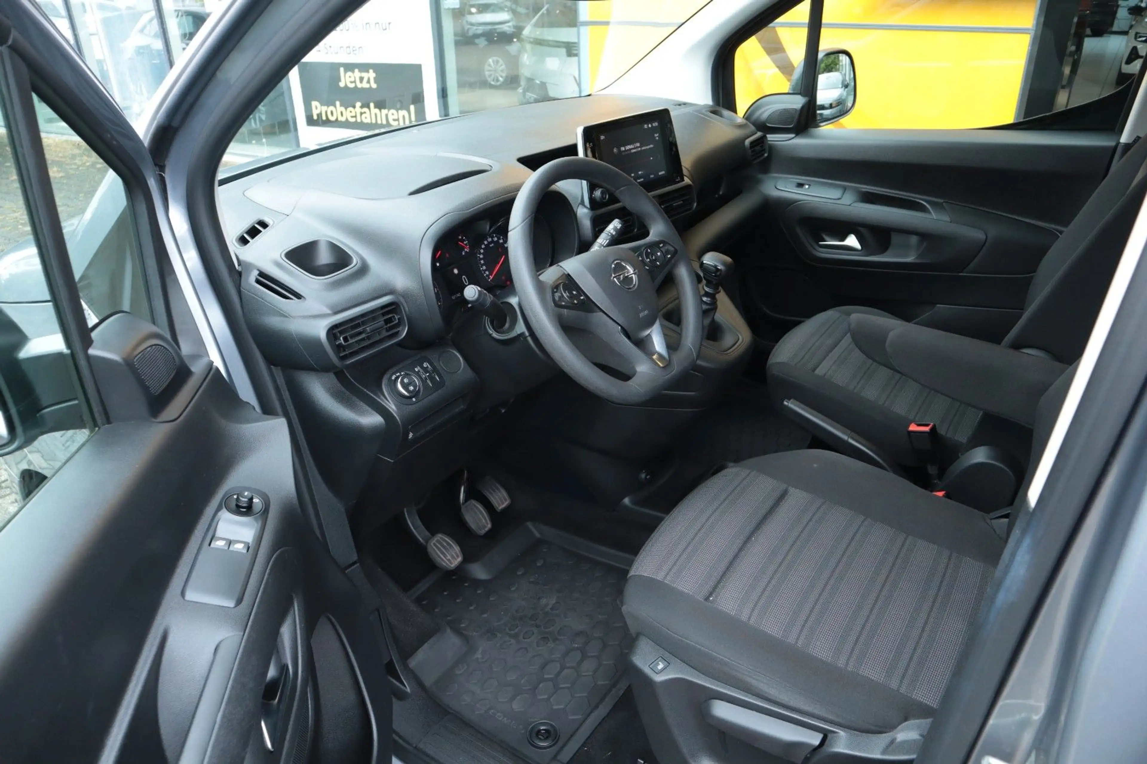 Opel Combo Life 1.2T MT6 Edition Navi Sitzhzg Kamera — photo 6