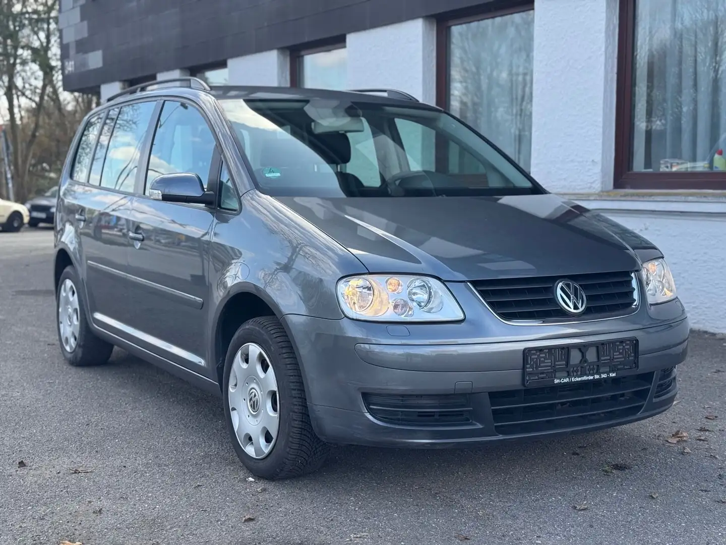 Volkswagen Touran Trendline /TOP ZUSTAND / TÜV NEU / Gris - 1