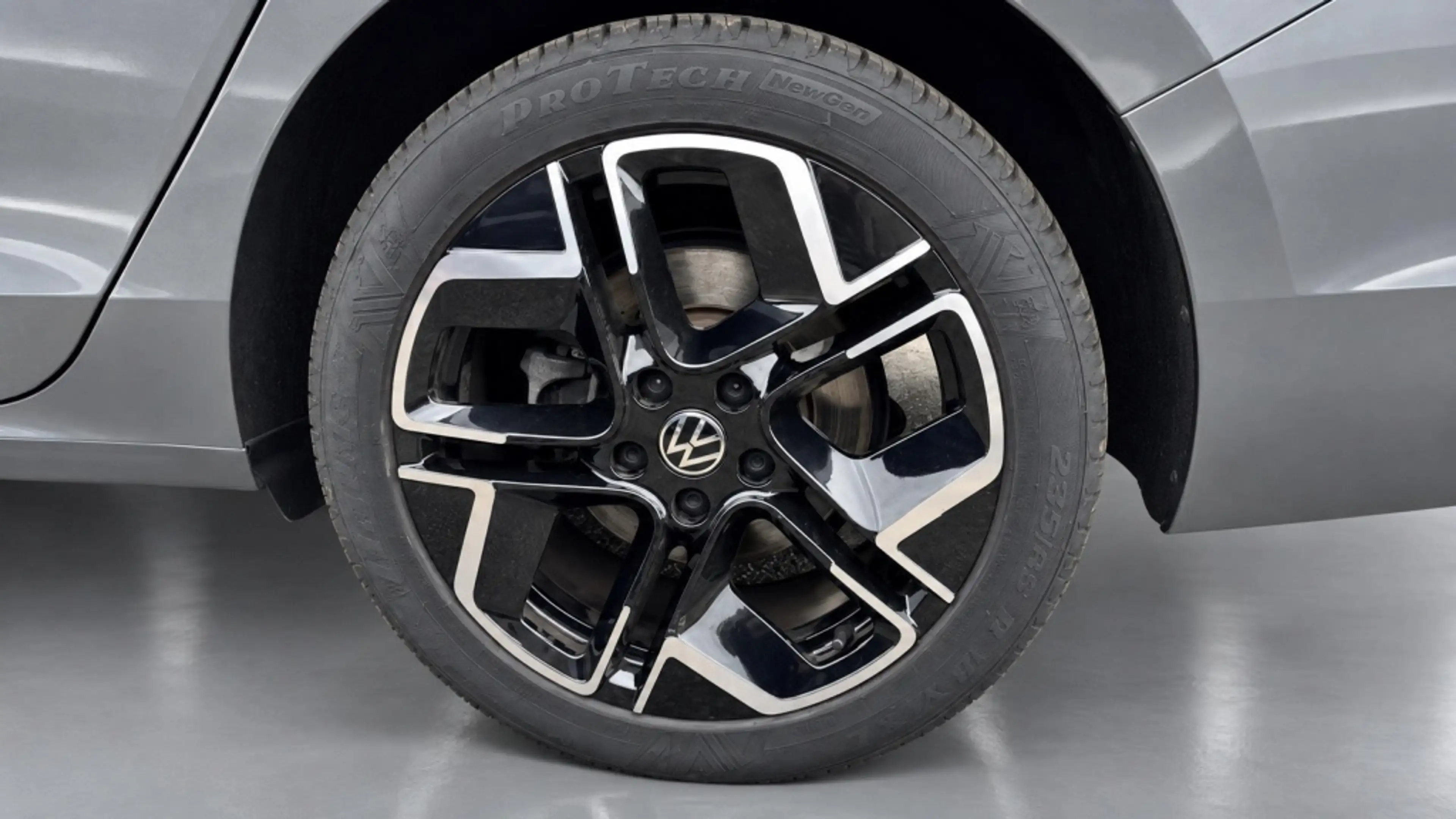 Volkswagen Passat Variant 1.5 eTSI Business — photo 7