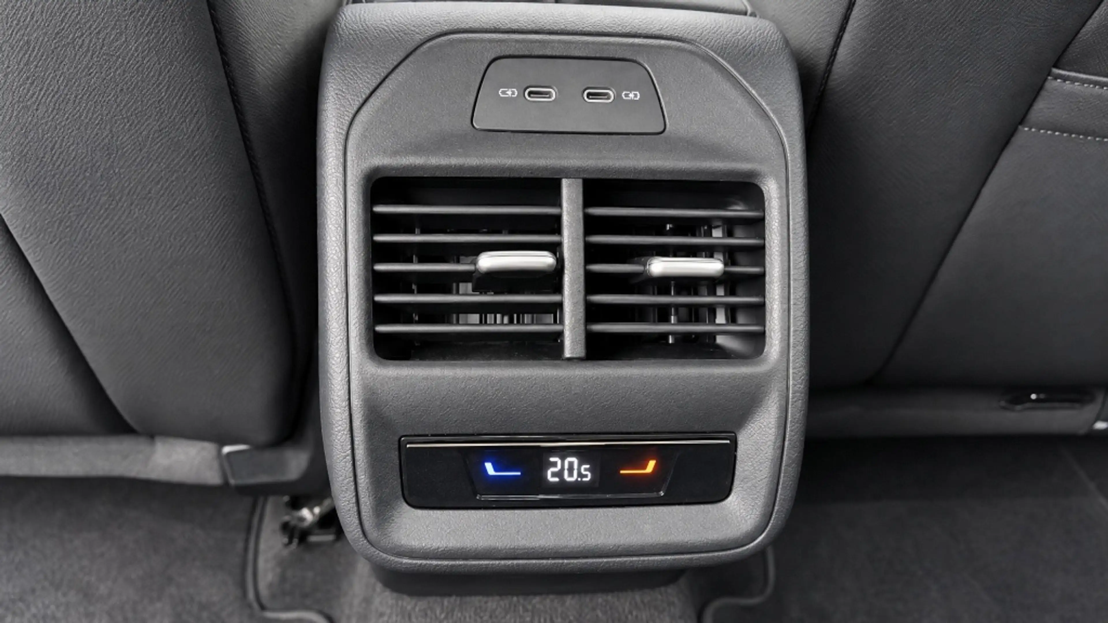 Volkswagen Passat Variant 1.5 eTSI Business — photo 14