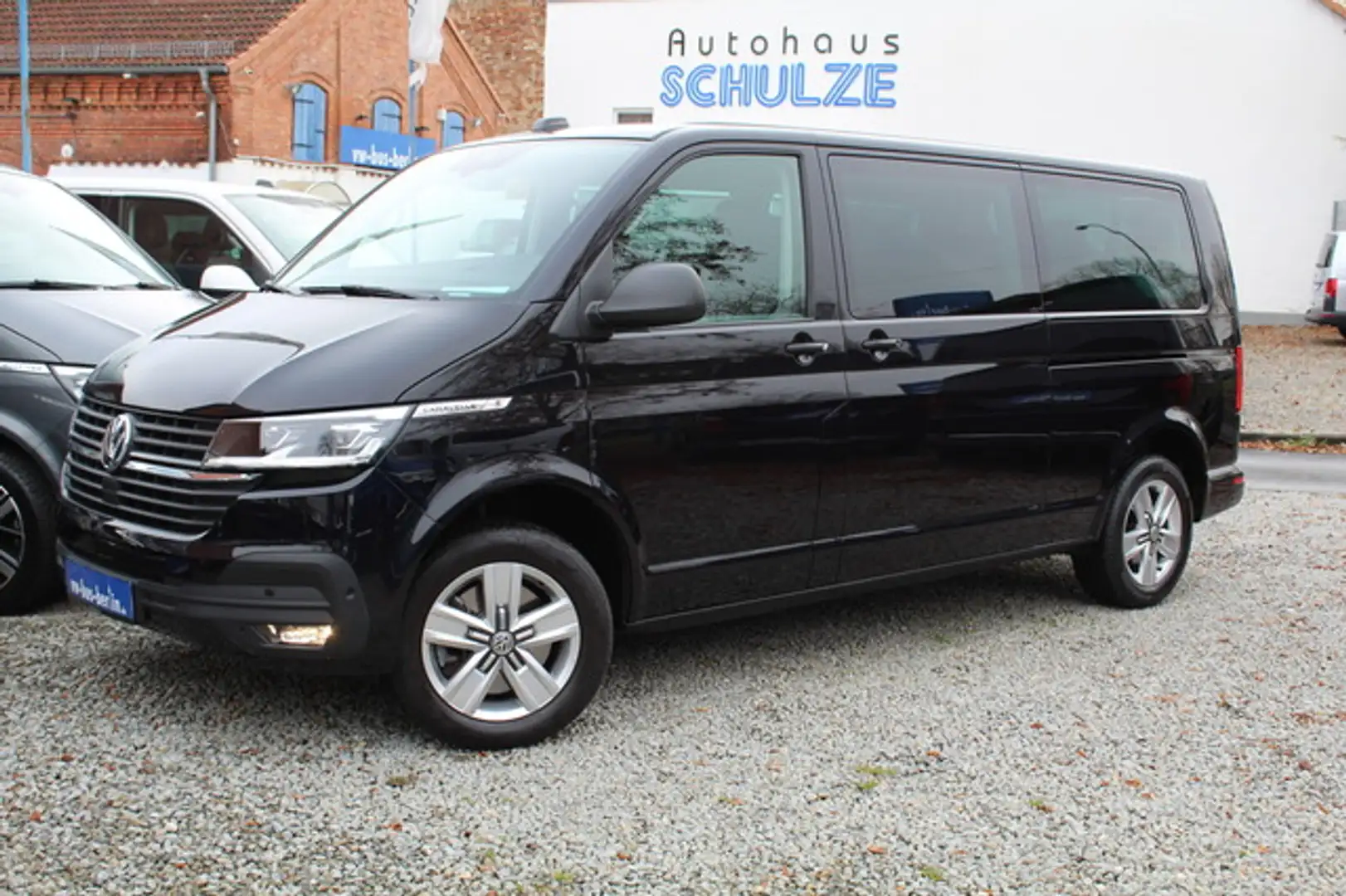 Volkswagen T6.1 Caravelle lang LR 150PS DSG LED Standheizg Schwarz - 1