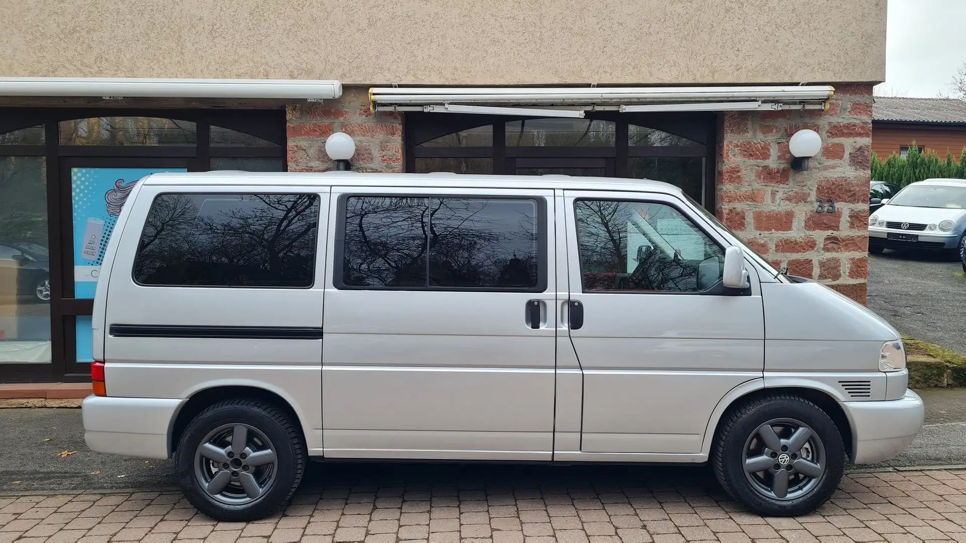 Volkswagen T4 Multivan TDI Navi*SSD*AHK*SHZ*Top Zustand*180 PS Ezüst - 2