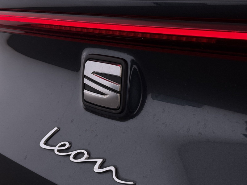 SEAT Leon ST 2.0 TDI Reference LED NAVI SITZHZG ASSIST — photo 10