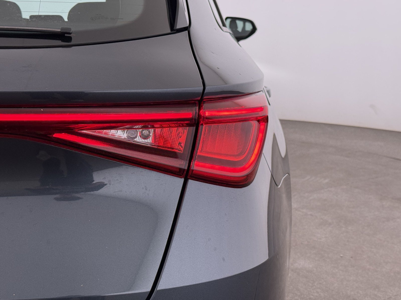 SEAT Leon ST 2.0 TDI Reference LED NAVI SITZHZG ASSIST — photo 11