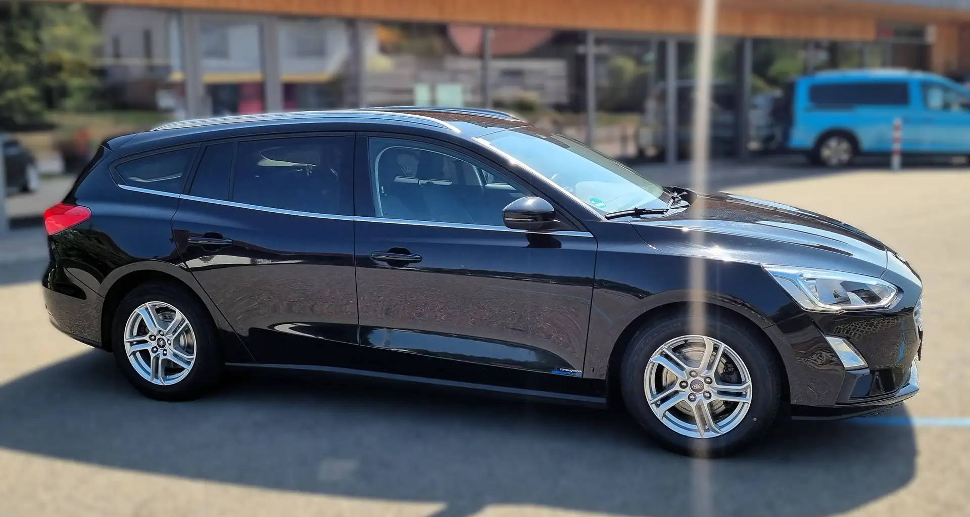 Ford Focus Cool & Connect**Neu Vorgeführt**Wenig Verbrauch**Spurhalteassisten Schwarz - 2
