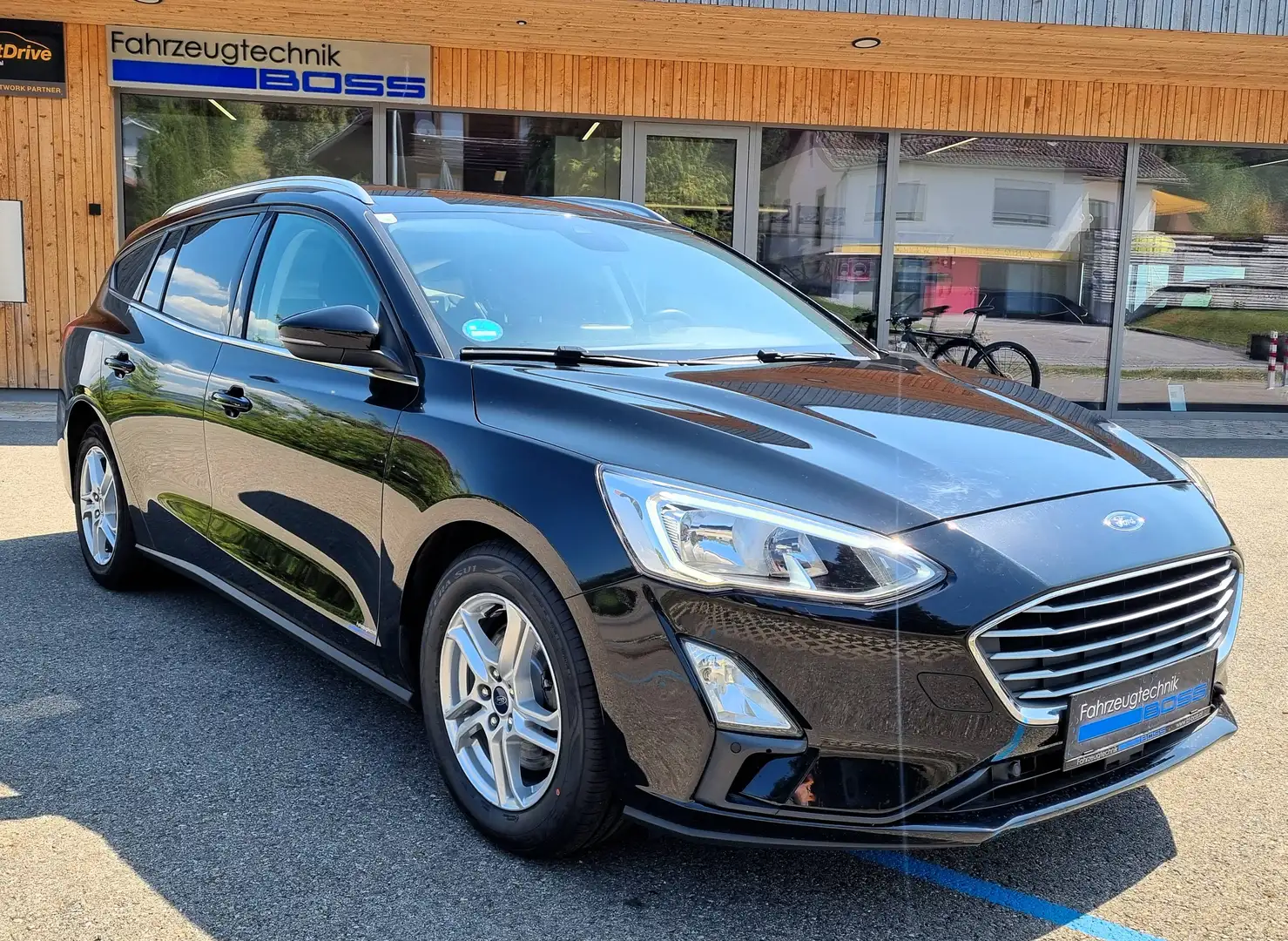 Ford Focus Cool & Connect**Neu Vorgeführt**Wenig Verbrauch**Spurhalteassisten Schwarz - 1