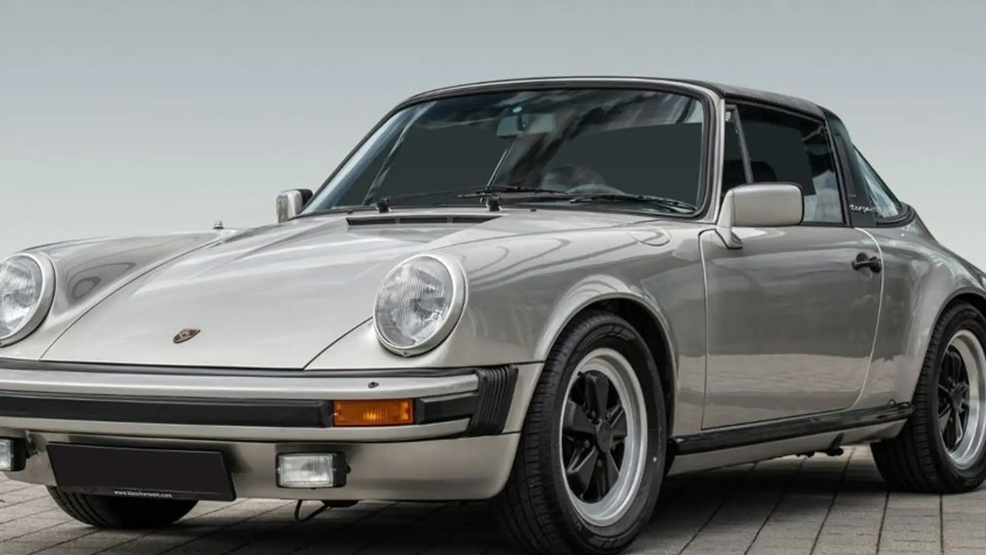 Porsche 911 SC 3.0 Срібний - 1
