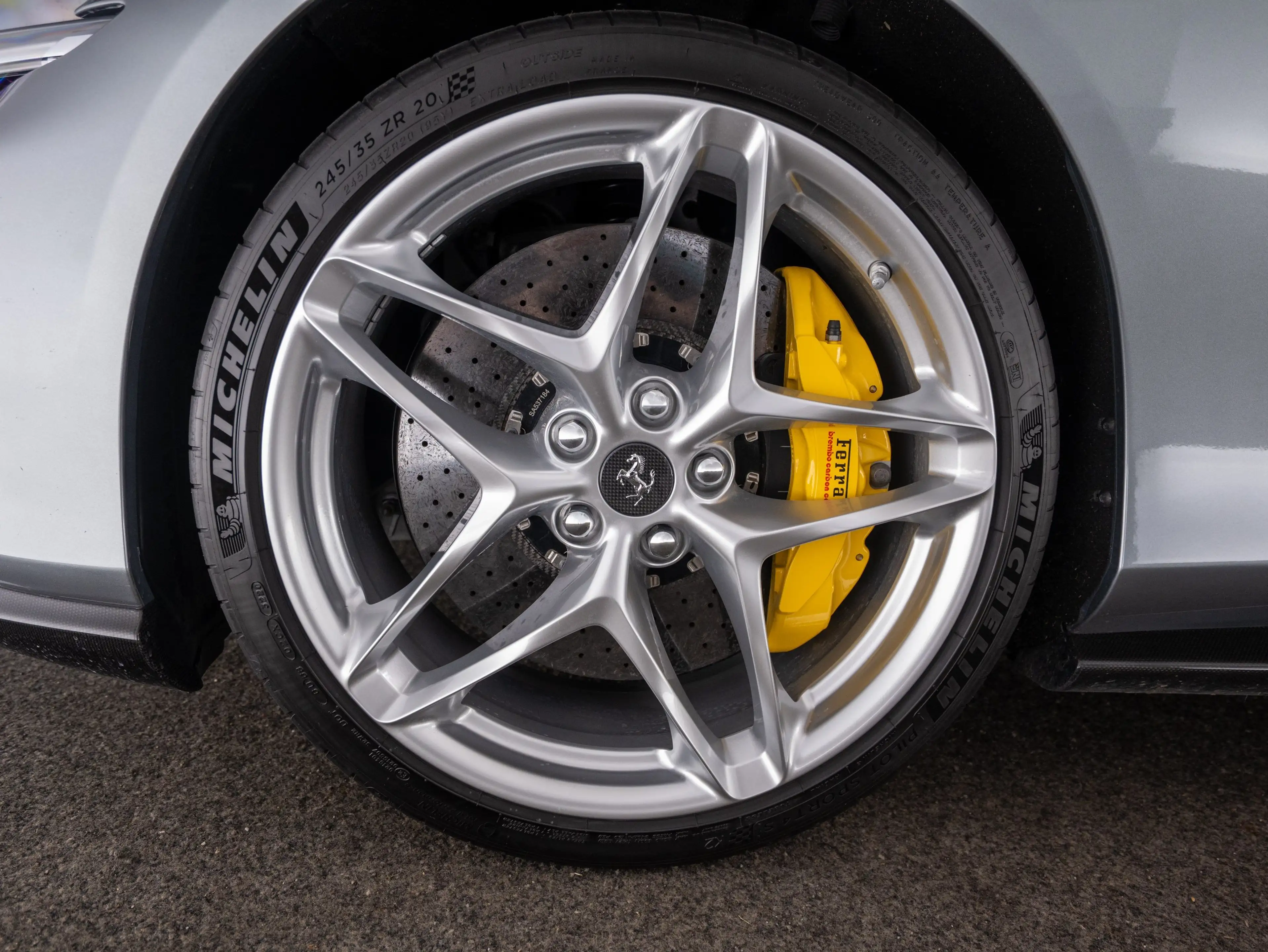 Ferrari Roma FERRARI SINGEN — photo 12