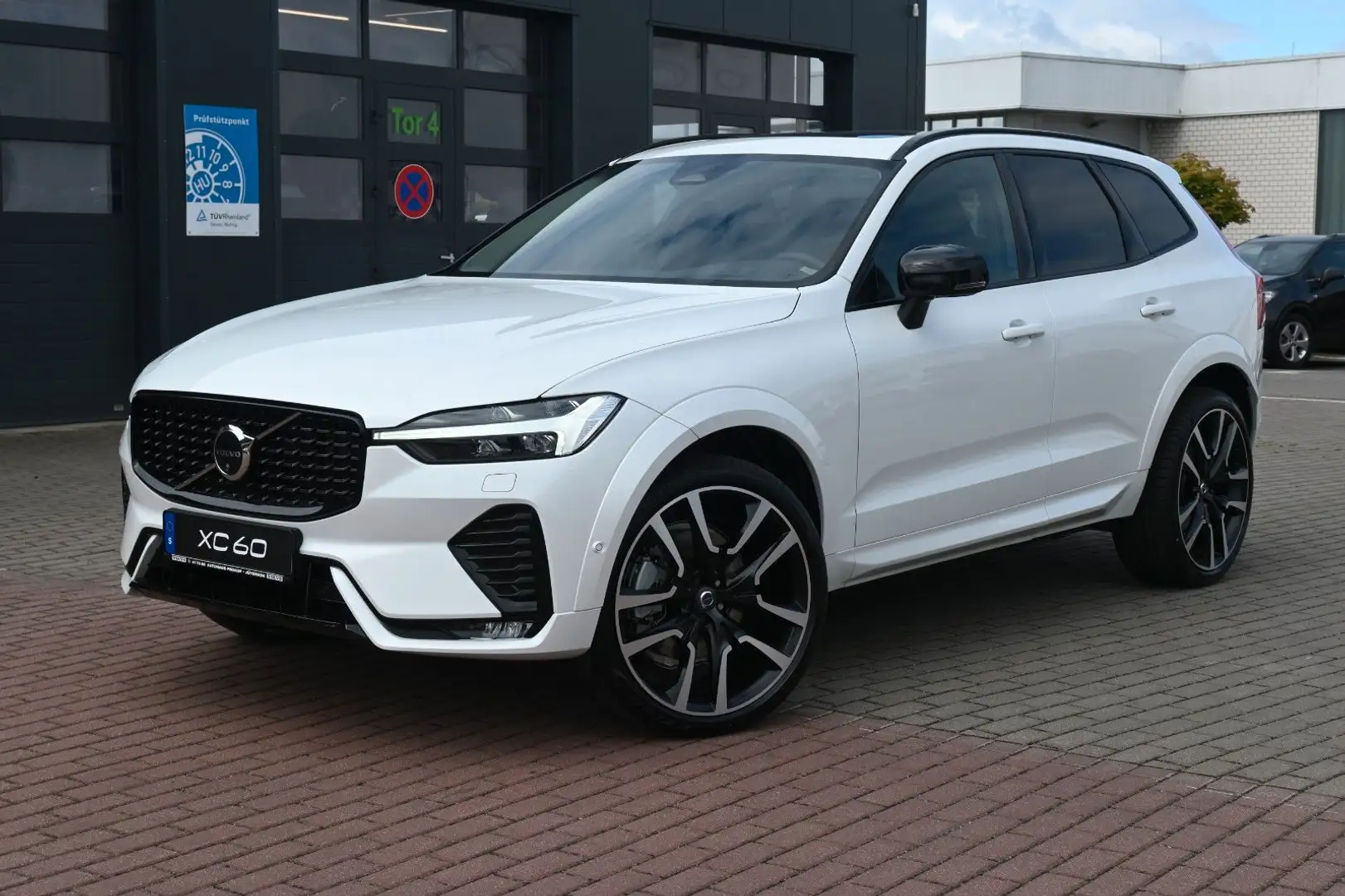 Volvo XC60 B4 D AWD Ultimate Dark*STDHZG*LUFT*360°*ACC Weiß - 1