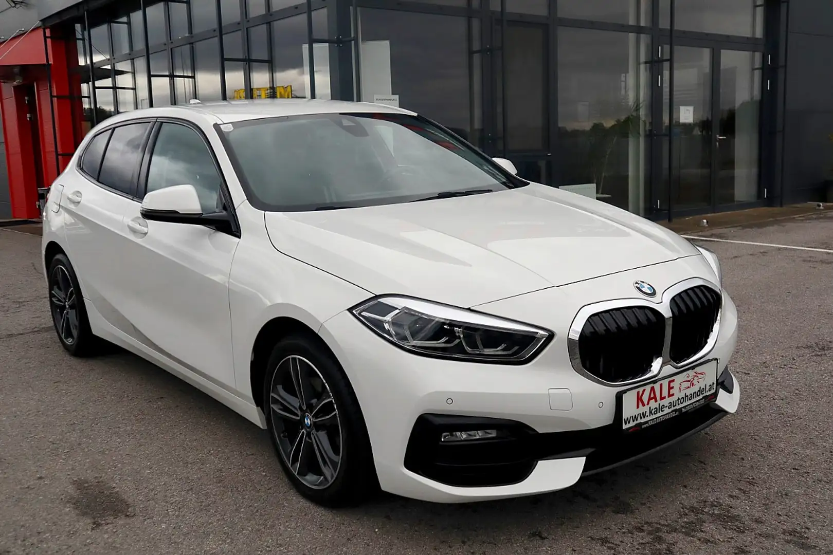 BMW 118 d Aut. *Sport-Line*1.Besitz*LED*Navigation* Weiß - 2