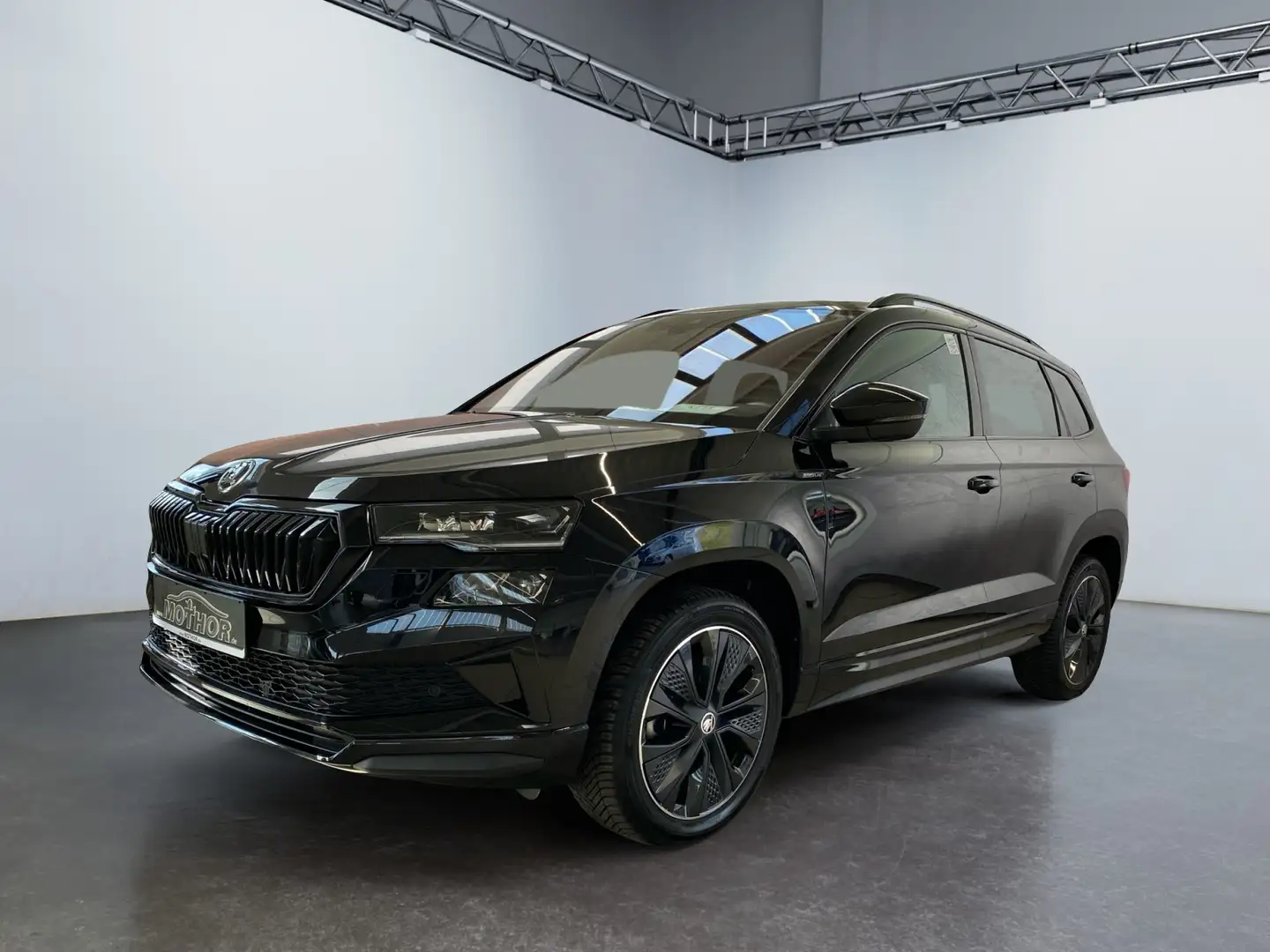 Skoda Karoq Sportline 1.5 TSI DSG ACC 4xSHZ TWA LMF Schwarz - 2