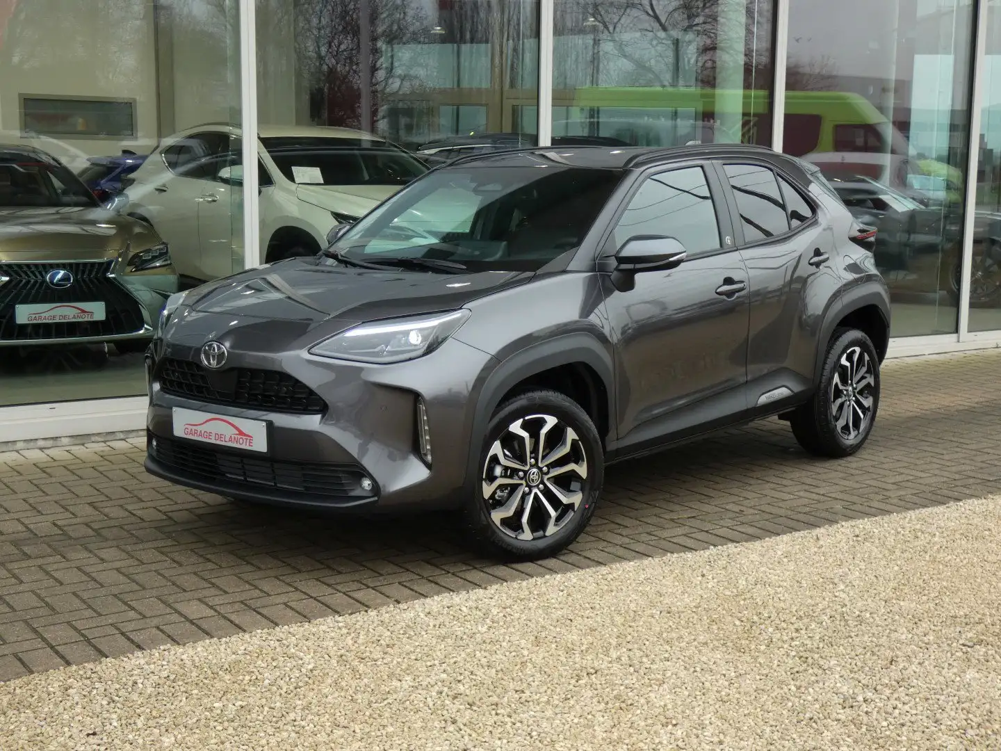Toyota Yaris Cross Hybrid MODEL 2025 +Parkeersensoren V&A *STOCKDEAL* siva - 1
