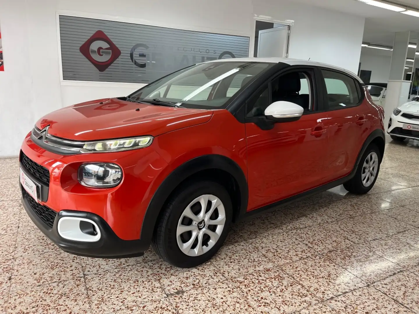 Citroen C3 1.2 PureTech S&S Shine 83 Naranja - 1