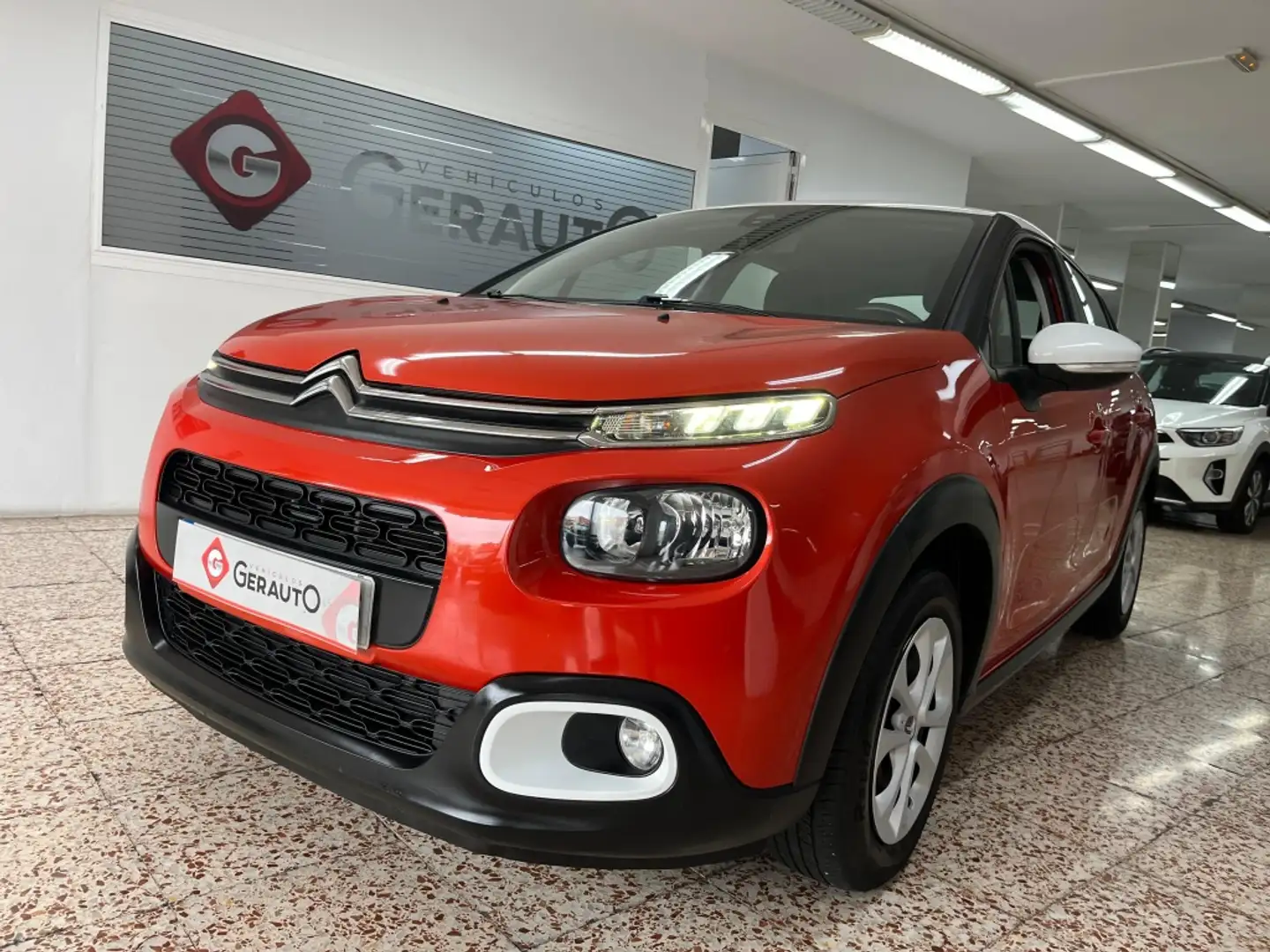 Citroen C3 1.2 PureTech S&S Shine 83 Naranja - 2