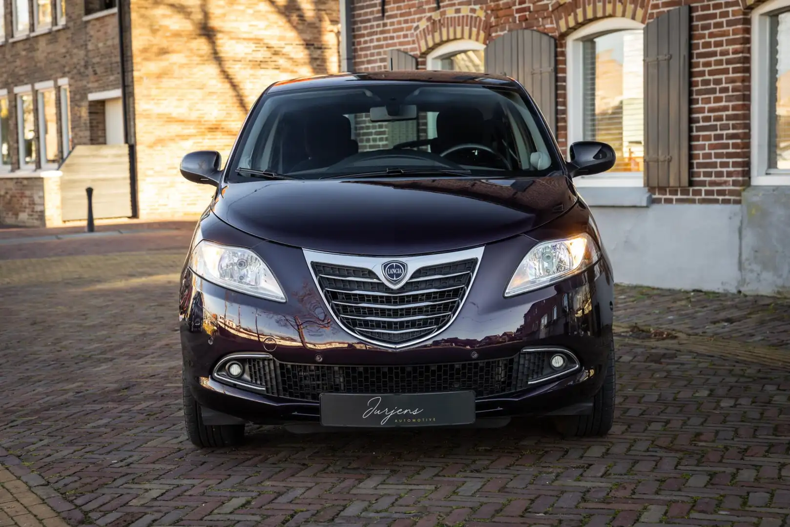 Lancia Ypsilon 0.9 TwinAir Platinum AUT (86pk) Magic Parking | Cr Paars - 2