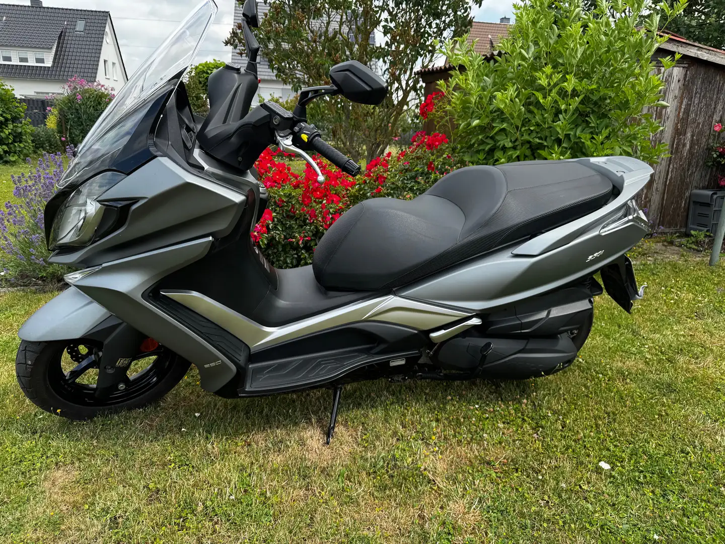 Kymco Downtown 350i Roller/ Scooter 29PS 321cm Noir - 1