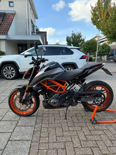 KTM 390 Duke - foto 2