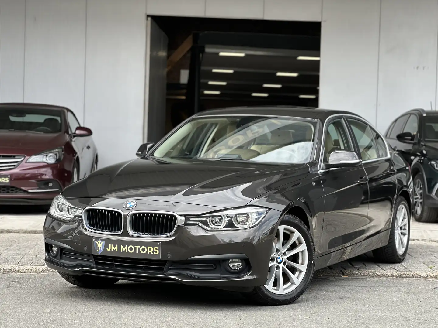 BMW 318 i Luxury Line - LED - Leder - 1e Eigenaar - 1