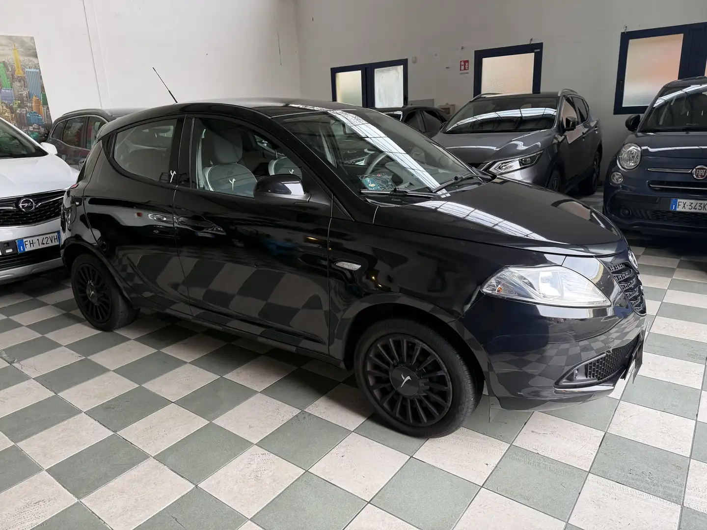 Lancia Ypsilon 1.2 8v Platinum 69cv E6 Nero - 2