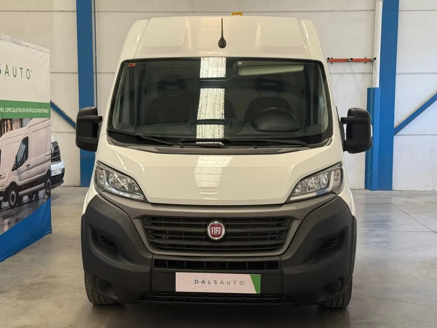 Fiat Ducato 35 L2H2 Nat.Pow(100kW) E6d-Temp Semiacr. Blanco - 2