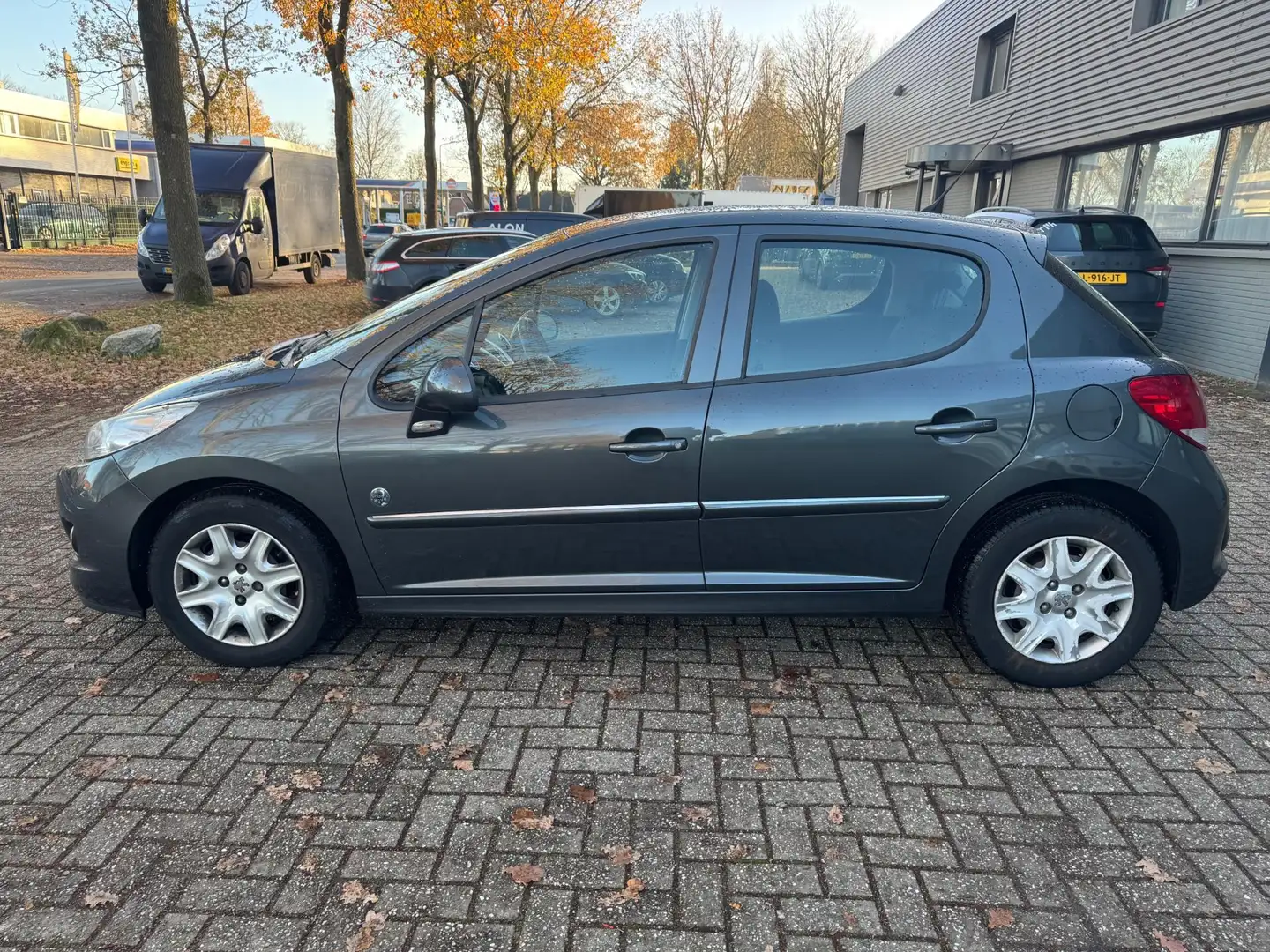 Peugeot 207 1.4 VTi Urban Move Grau - 2