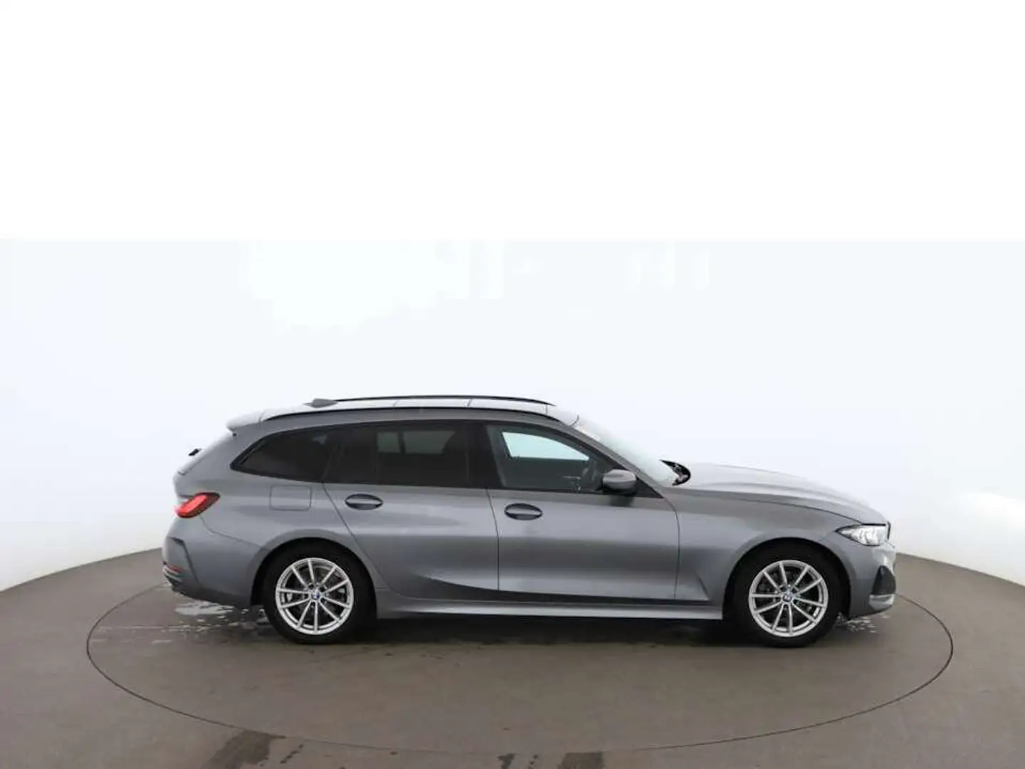 BMW 318 d Touring Aut LED SKY STANDHZ NAVI LEDER TEMP Grau - 2