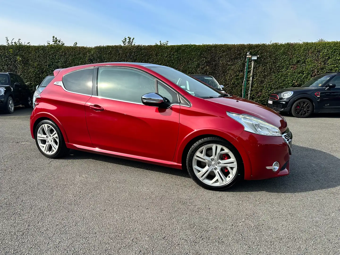 Peugeot 208 1.6i GTi 200ch Full Options Rood - 1