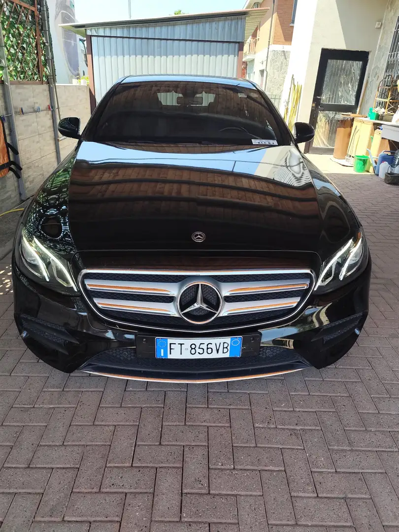 Mercedes-Benz E 220 E 220 d AMG Line auto Nero - 2
