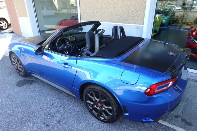 Abarth 124 Spider view 3