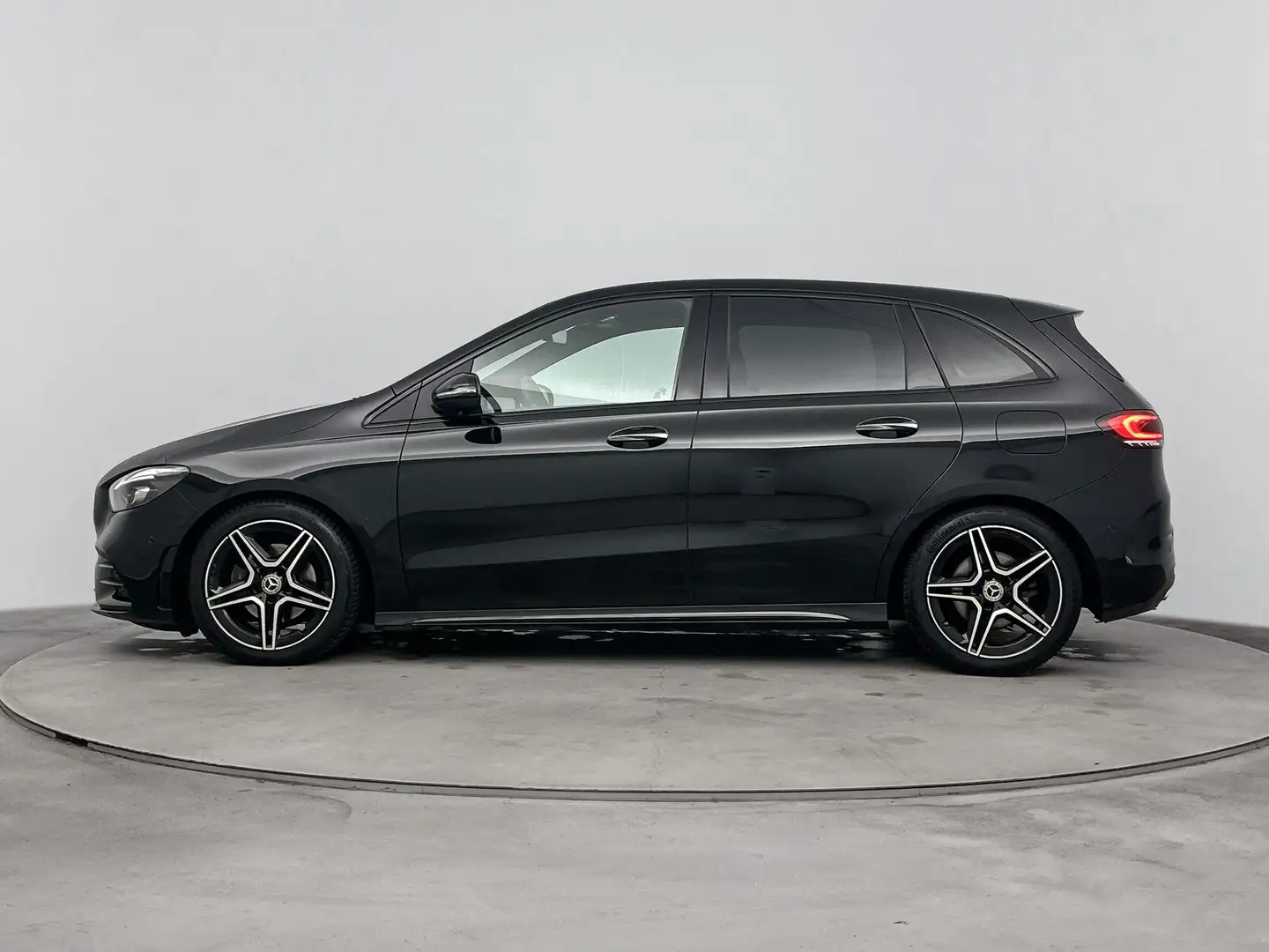 Mercedes-Benz B 200 B Automaat Business Solution AMG | Nightpakket | P Zwart - 2