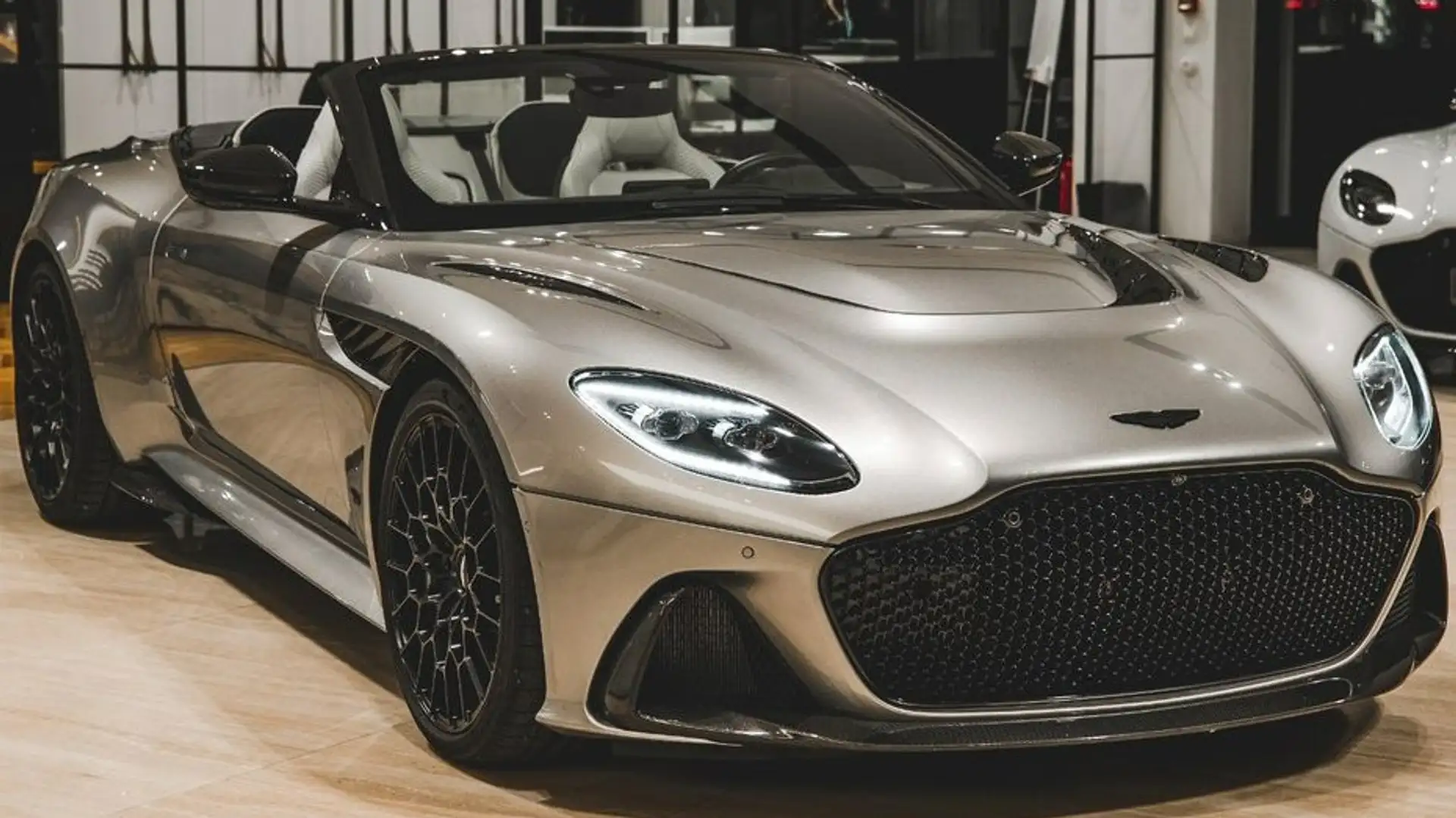 Aston Martin DBS Superleggera Volante Plateado - 1