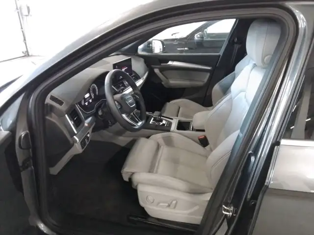 Audi Q5 view 3