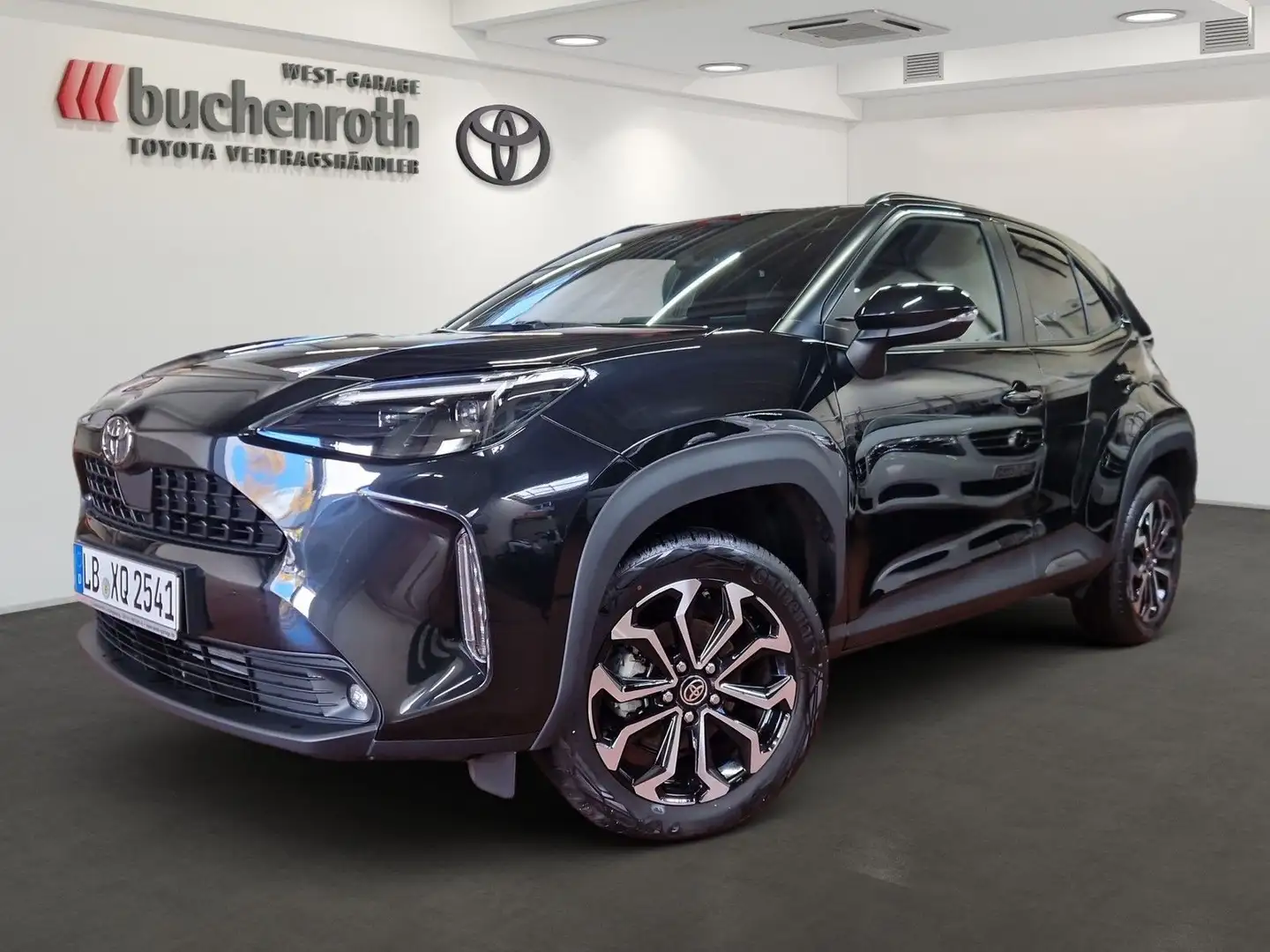 Toyota Yaris Cross Hybrid FWD Teamplayer + Winterpaket Schwarz - 1