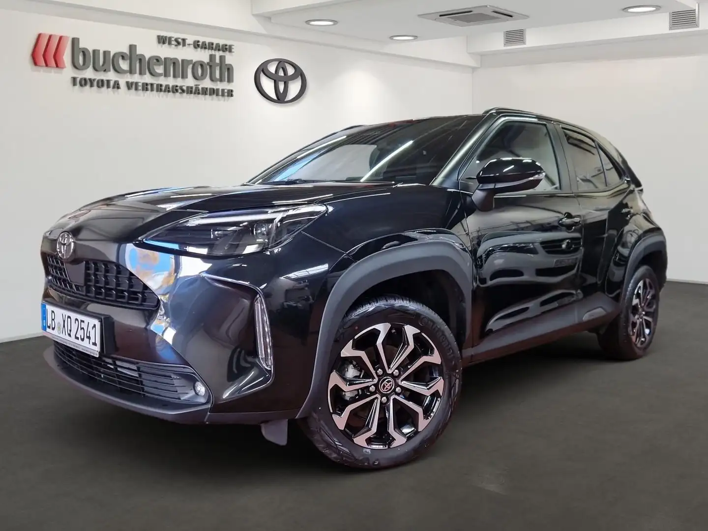 Toyota Yaris Cross Hybrid FWD Teamplayer + Winterpaket Zwart - 1