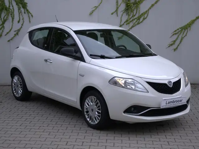 Lancia Ypsilon 0.9 TwinAir 85 CV Cambio Automatico Silver