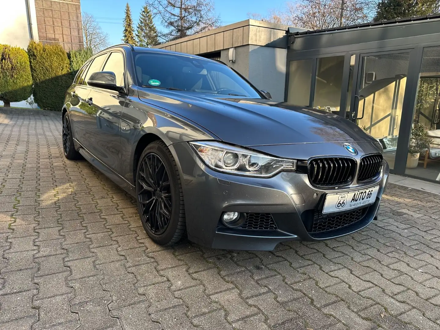 BMW 335 3 Touring 335i M Performance|HUD|Kamera|Pano Grau - 1