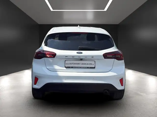 Ford Focus view 9