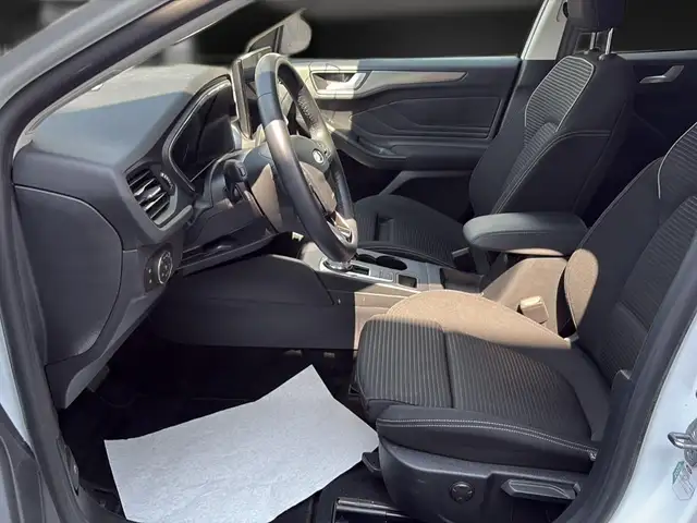 Ford Focus view 14