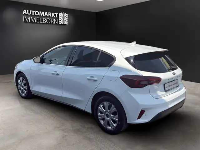 Ford Focus view 5
