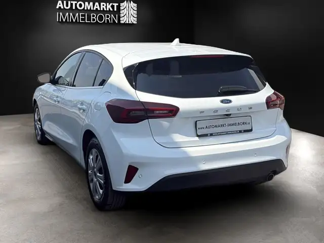 Ford Focus view 10