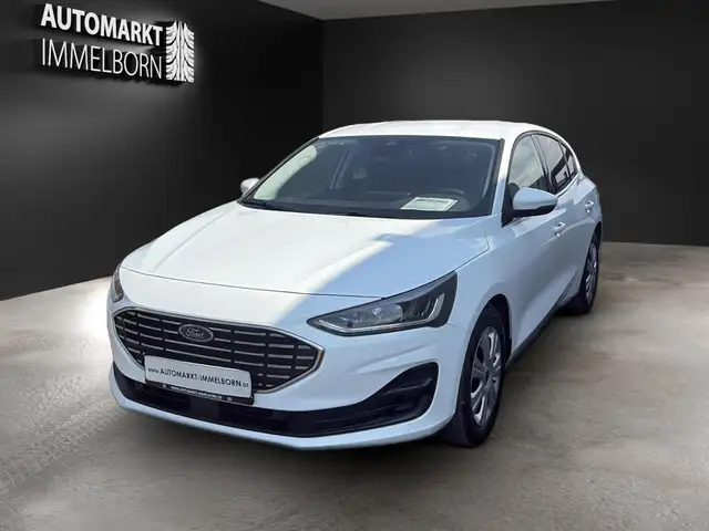 Ford Focus view 3