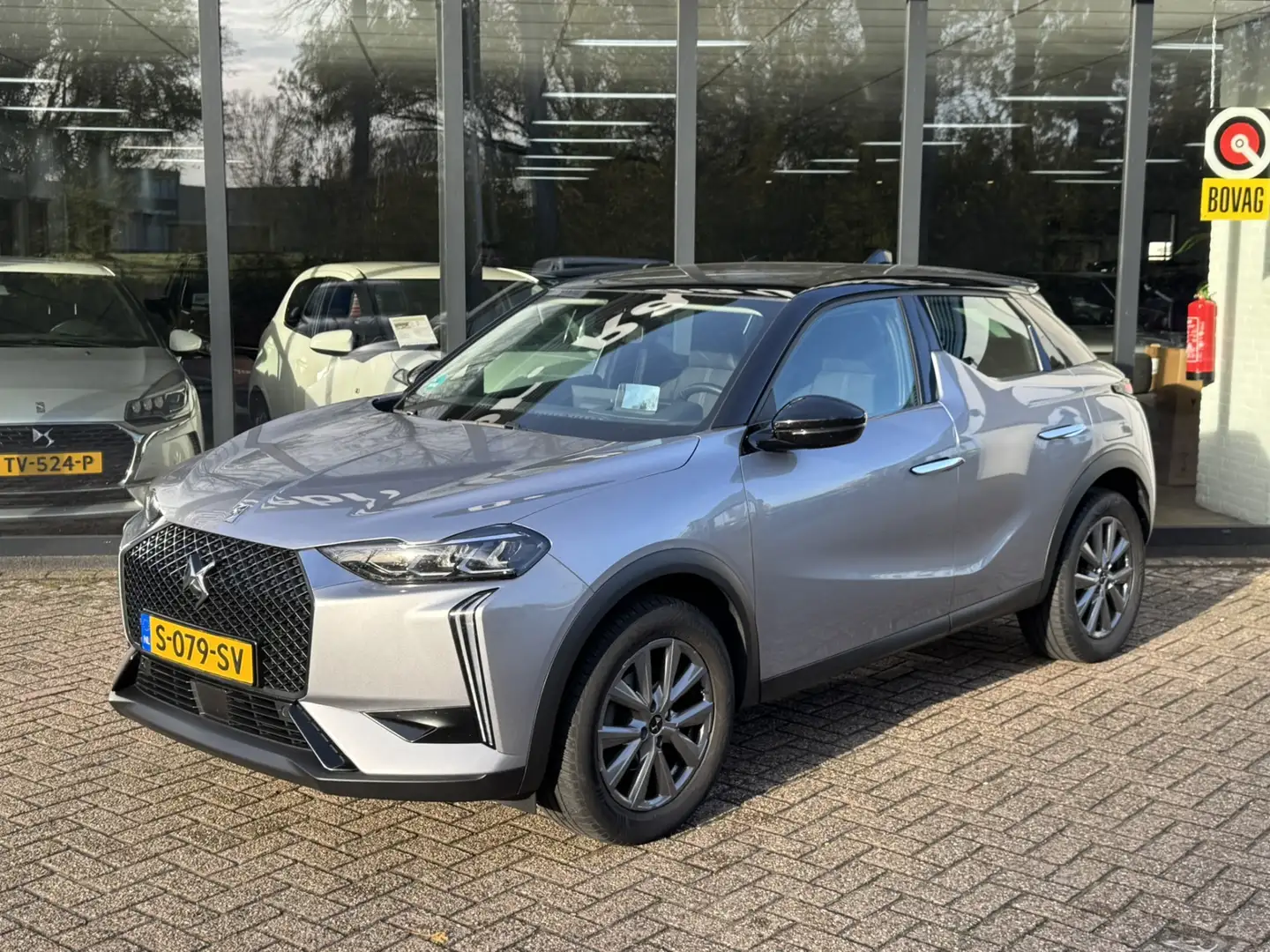 DS Automobiles DS 3 1.2 PureTech 101pk Bastille*Navigatie*LED*Apple Ca Grijs - 2